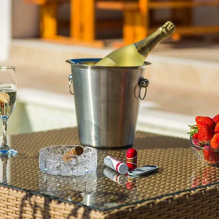 Eni * Примоштен